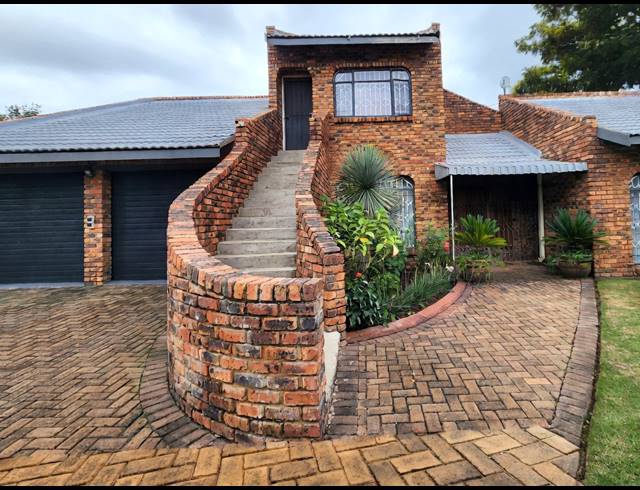4 BEDROOM HOUSE FOR SALE IN VAALPARK